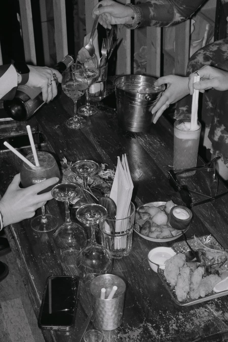 Table dressée tapas et cocktails au Barjaquer