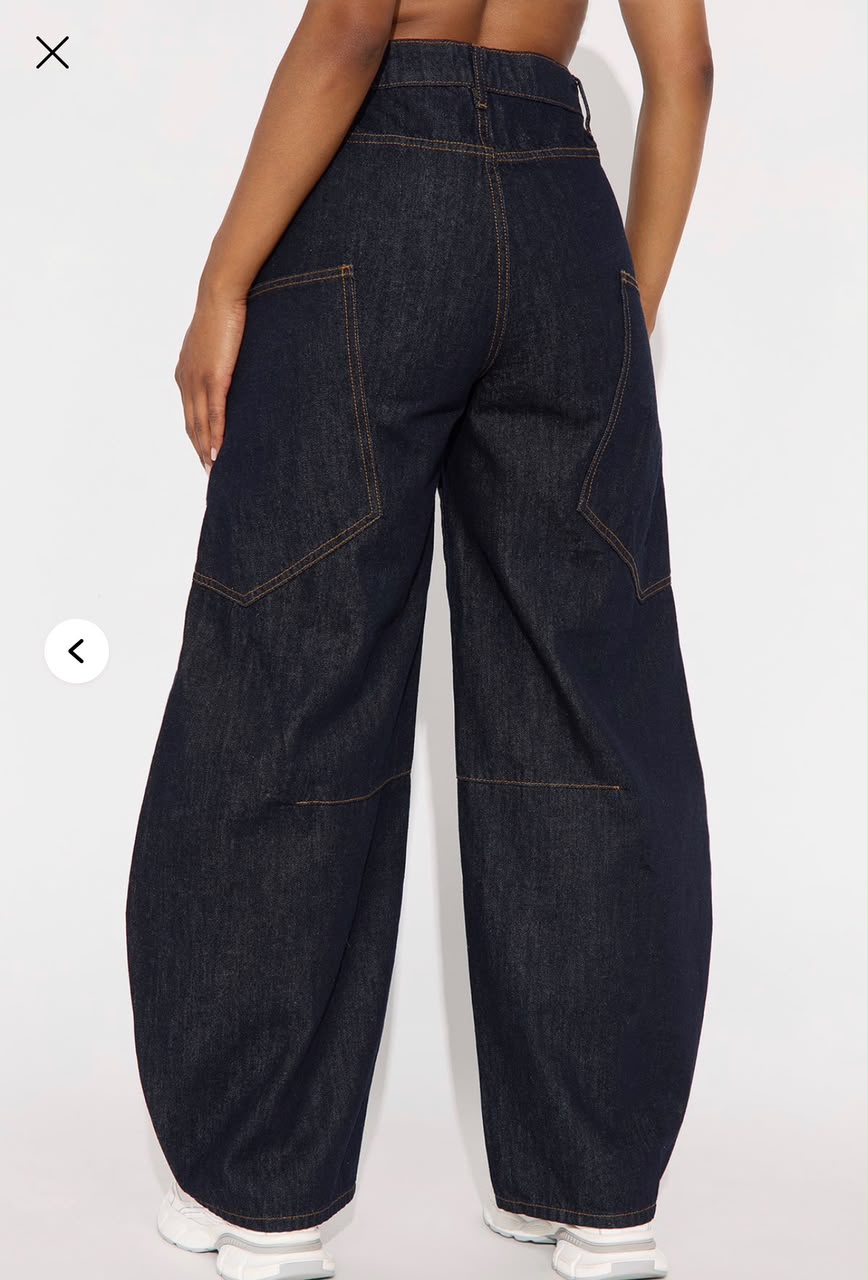 dark wash barrel jeans outdoor style