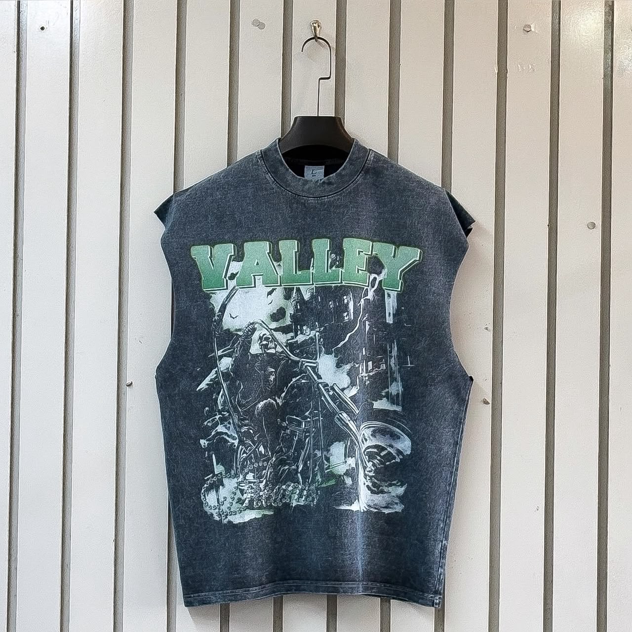 ACIDWASH GRAPHIC ARMLESS TEEs