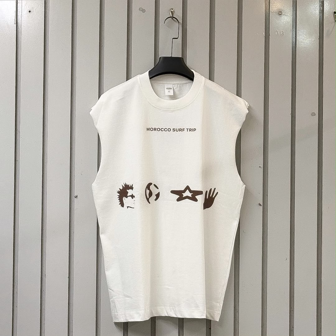 GRAPHIC ARMLESS