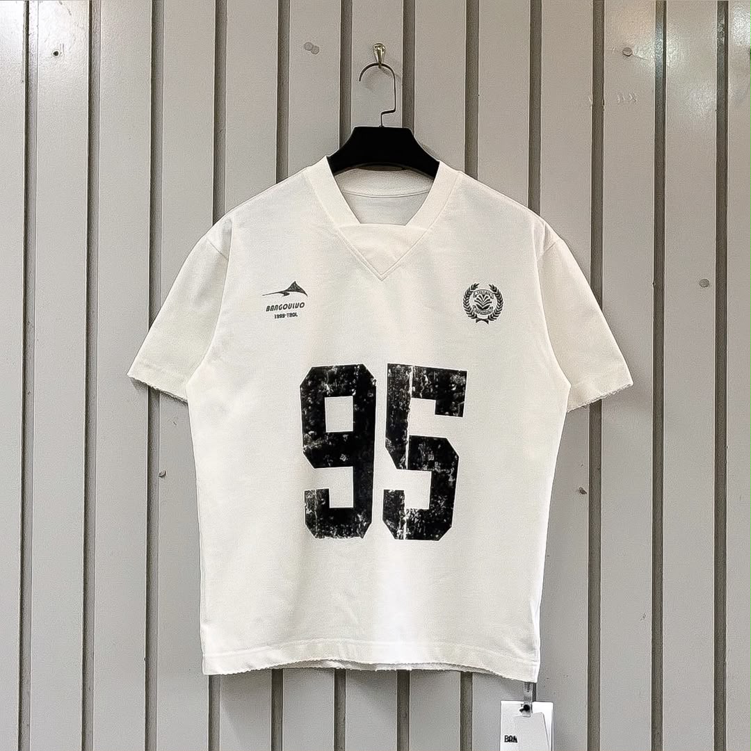 95 SHORTSLEEVED VNECK SHIRTs