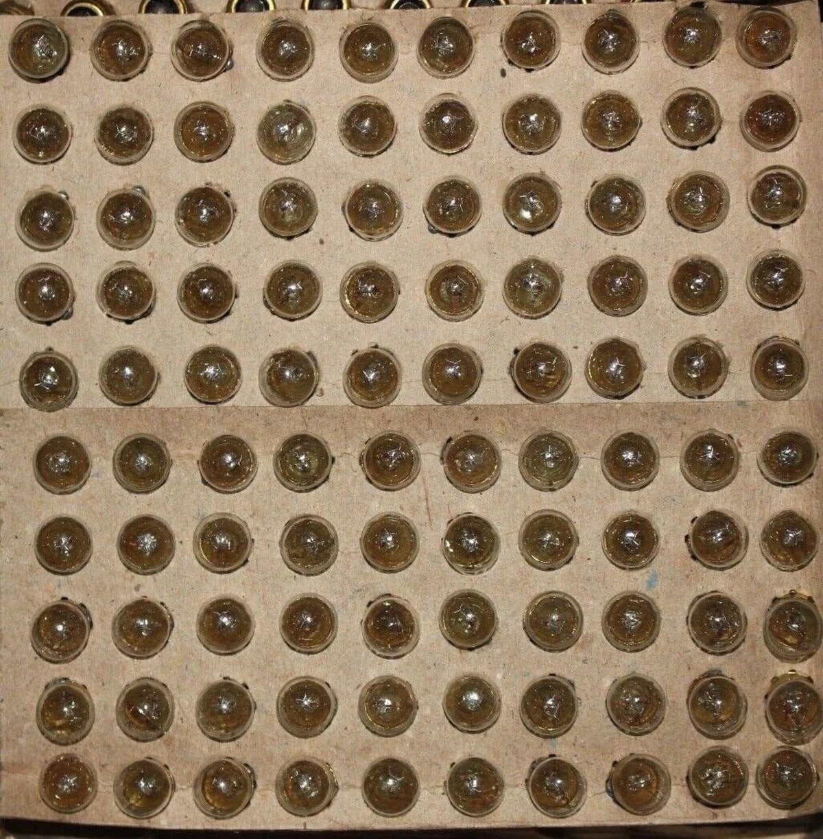 50x LAMPS BRASS USSR / CHRISTMASS LIGHTS MN 26 V 0,12A E 10/13 50pcs in one lot - Image 5