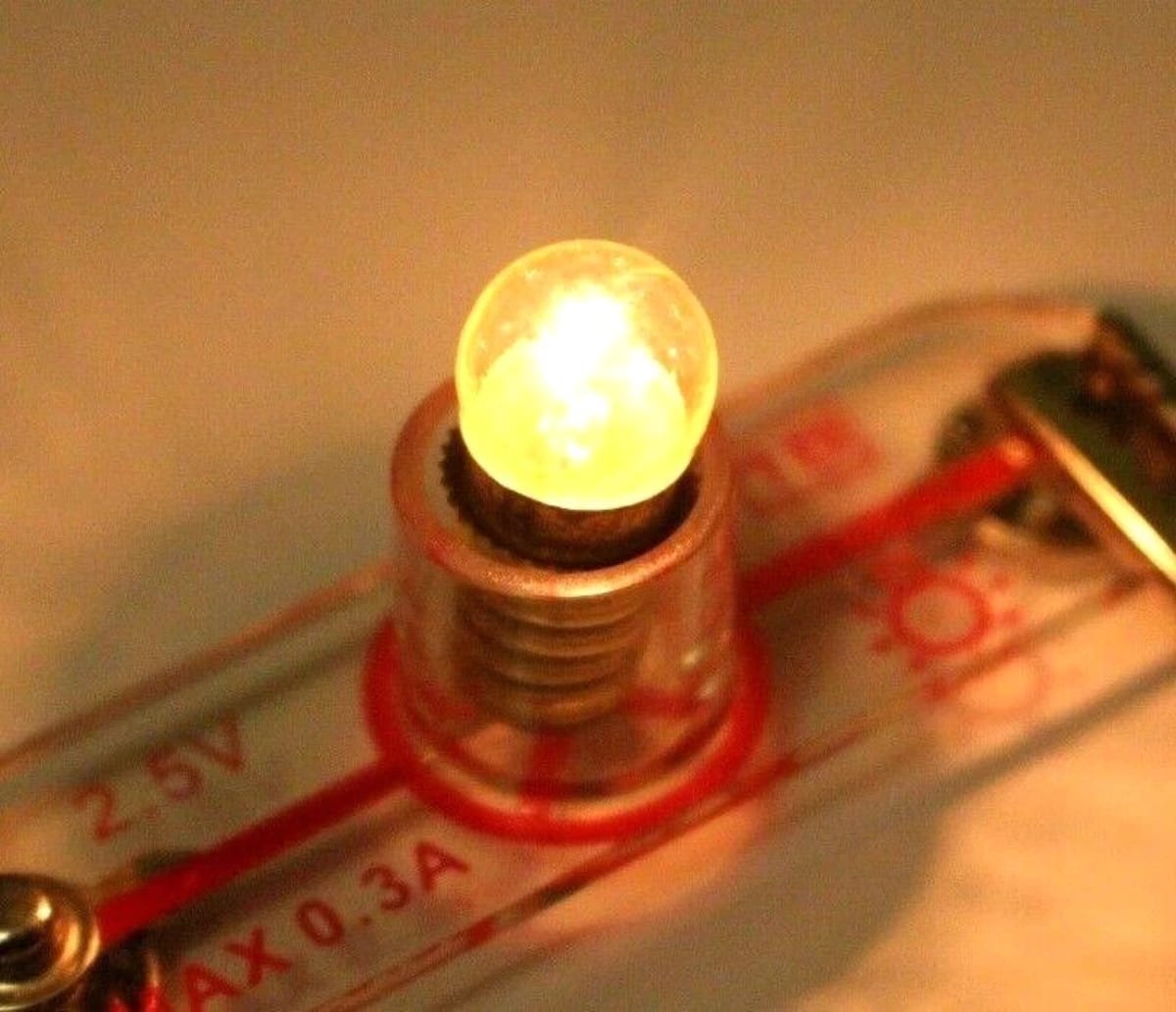 50x LAMPS BRASS USSR / CHRISTMASS LIGHTS MN 26 V 0,12A E 10/13 50pcs in one lot