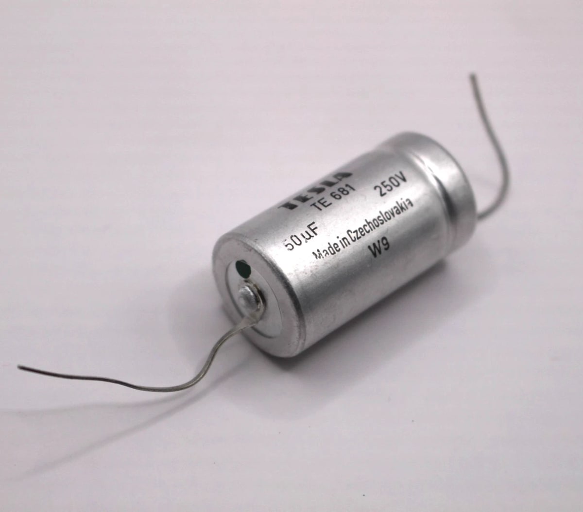 2x NOS Tesla TE 681 50uF 250V Electrolytic Capacitors TE681 / 2pcs in one lot - Image 3
