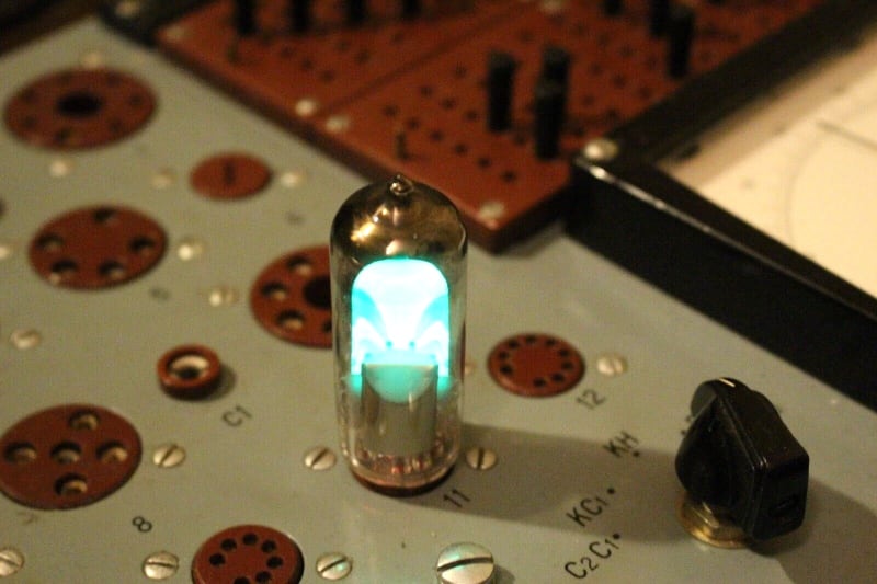 1X 6E1P / EM80 / 6BR5 Used Tested Working Good 90-100% Brightness Magic Eye Tube - Image 5