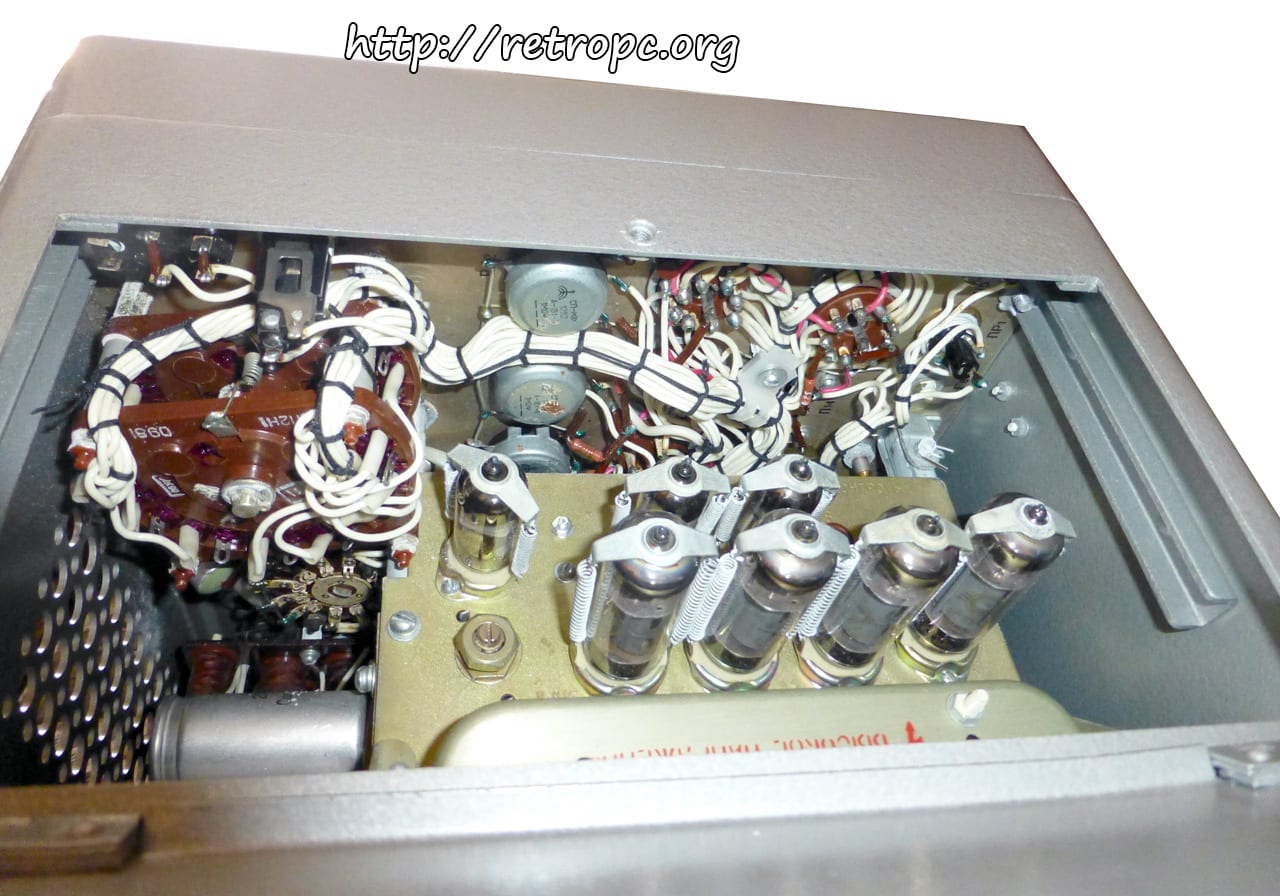 Inside an L3-3: a row of its own metal-shielded vacuum tubes in spring clips, with wiring looms and components on the chassis