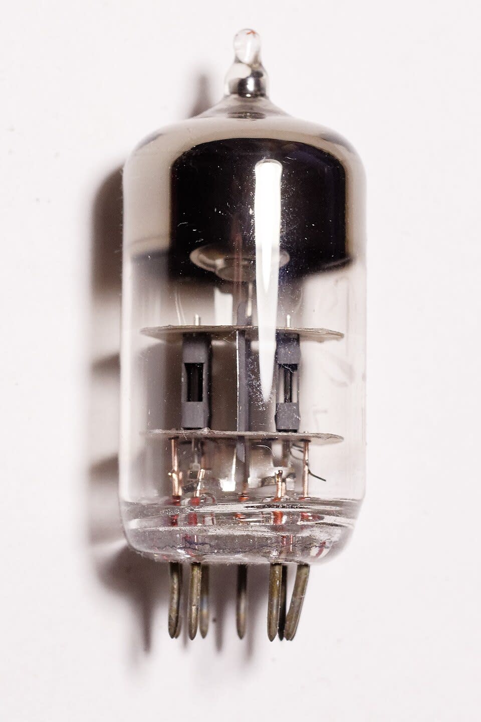 Soviet 6N3P double triode made in Vinnitsa in 1975, type designation and date printed on the glass