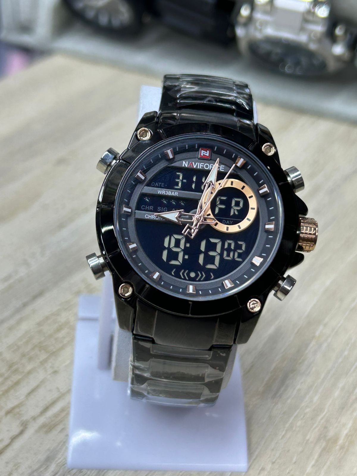 NAVIFORCE NF9202L Multi-Function Men's Watch – Luminous Hands & Date Display