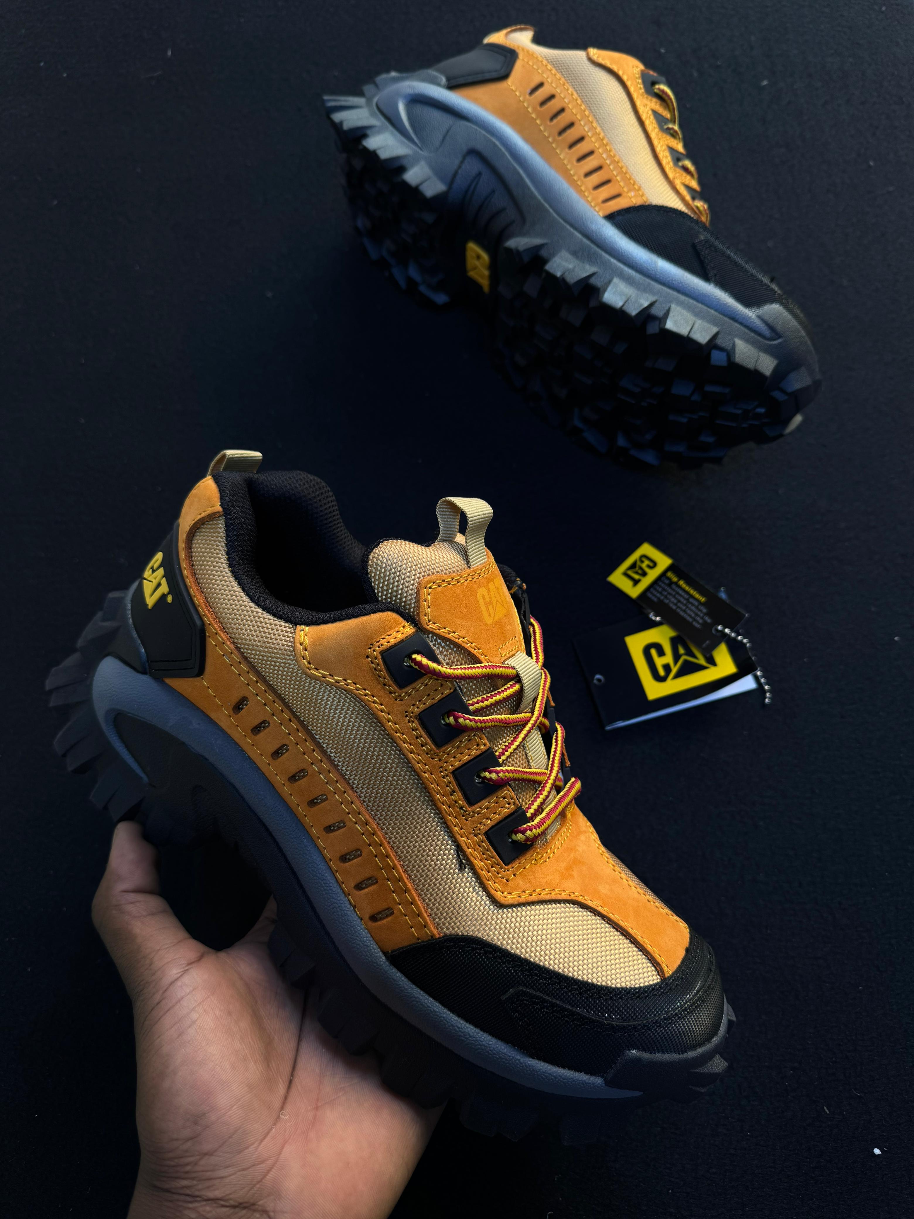 (Caterpillar) Intruder Shoe