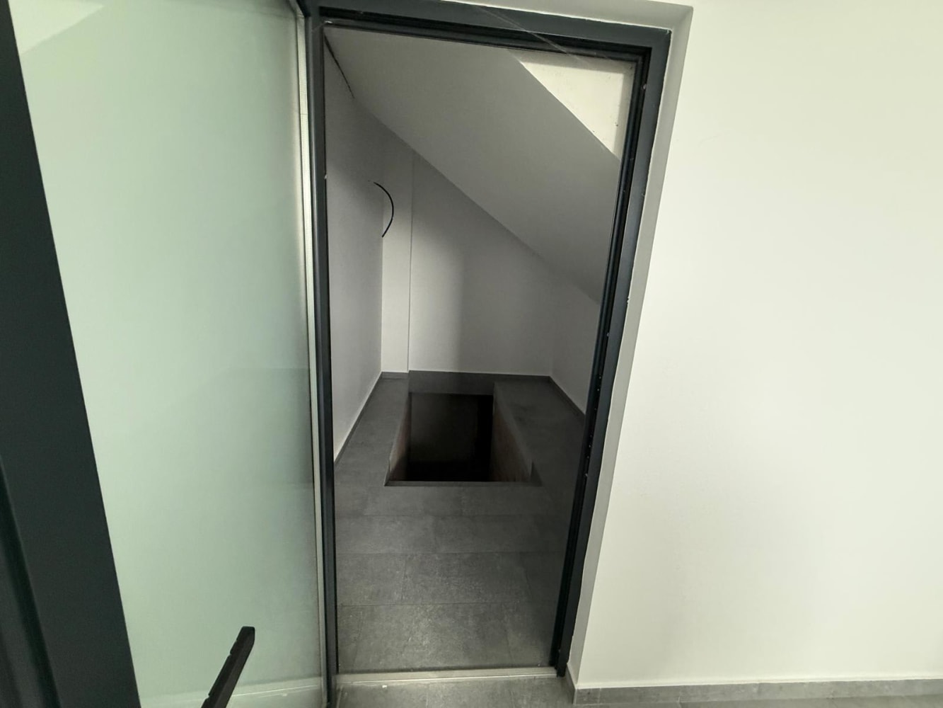 Inchiriez spatiu comercial in Mun Oltenita (DOAR PARTERUL !) – fotografia 10