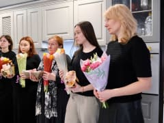 Партийцы поздравили женщин семьи погибшего участника СВО с Международным женским днем 8 марта