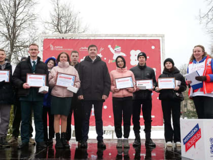 Владимир Волков поздравил студентов Люберец с праздником и вручил благодарственные письма