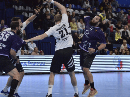 Чеховские медведи продолжают побеждать в чемпионате