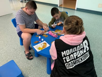 Зарайские молодогвардейцы вдохновили детей в больнице