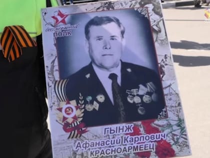 Волонтеры раздали Георгиевские ленты на улицах Подольска