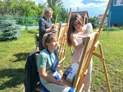 Арт-терапию провели для мам особенных детей в КЦСОиР