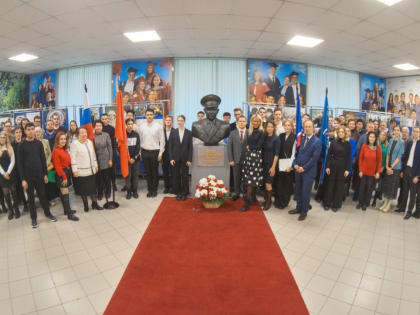 Торжественная церемония открытия бюста дважды Герою Советского Союза, летчику-космонавту СССР Алексею Архиповичу Леонову