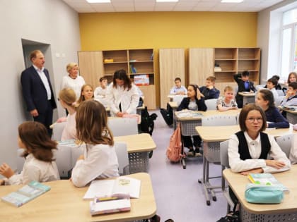 Владимир Ружицкий проверил качество капремонта гимназии в поселке Люберец