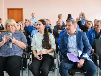 Глава Ленинского округа Станислав Каторов познакомился с производством АО «Газдевайс»