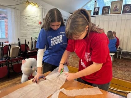 Члены Орехово-Зуевского местного отделения «Молодой Гвардии Единой России» и активисты «Волонтёрской Роты Боевого Братства» Орехово-Зуевского г.о. приняли участие в плетении маскир