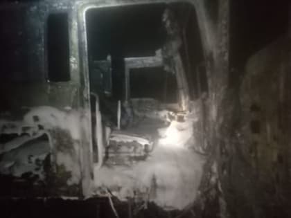 На 95 км автомагистрали М-4 "Дон" сгорела кабина грузового автомобиля