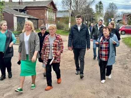 Первый заместитель главы Филипп Ефанов провел пеший обход территории Павловского Посада