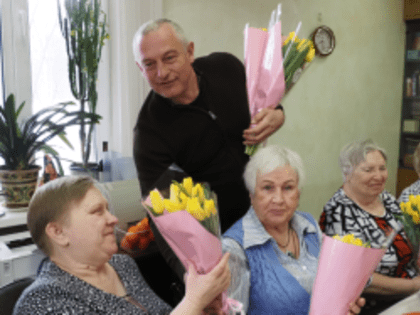 Председатель городского Совета депутатов поздравил общественников