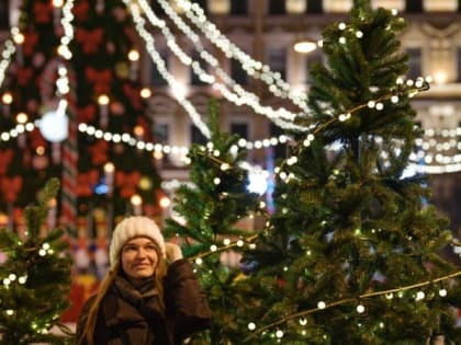 Врач рассказал, какие заболевания может спровоцировать мерцание новогодней гирлянды