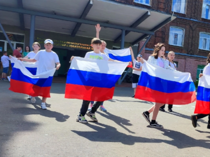 Какие занятия проводят для ребят в оздоровительном лагере «Вымпел», открытом на базе школы № 1