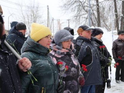 Память героев почтили сегодня жители поселения Воскресенское у мемориала пограничникам
