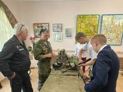 1 СЕНТЯБРЯ ЦЕНТРАЛЬНОЙ БИБЛИОТЕКЕ ИМ. В. В. РОЗАНОВА ПРОШЁЛ УРОК МУЖЕСТВА ДЛЯ 8 КЛАССОВ 19 ШКОЛЫ.