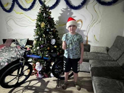 Владимир Волков исполнил новогоднее желание мальчика, подарил ему велосипед