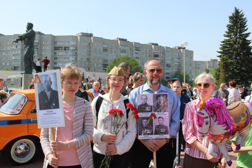 9 май папа. Бессмертный полк люди. Шествие Бессмертный полк 2022. Бессмертный полк города. Бессмертный полк Черноголовка.