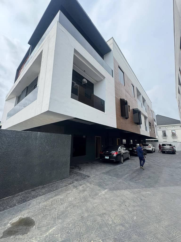 4 Bed Terrace at Lekki Phase 1, Lekki, Lagos · Lekki Phase 1, Lekki, Lagos · Listing photo 1 of 1