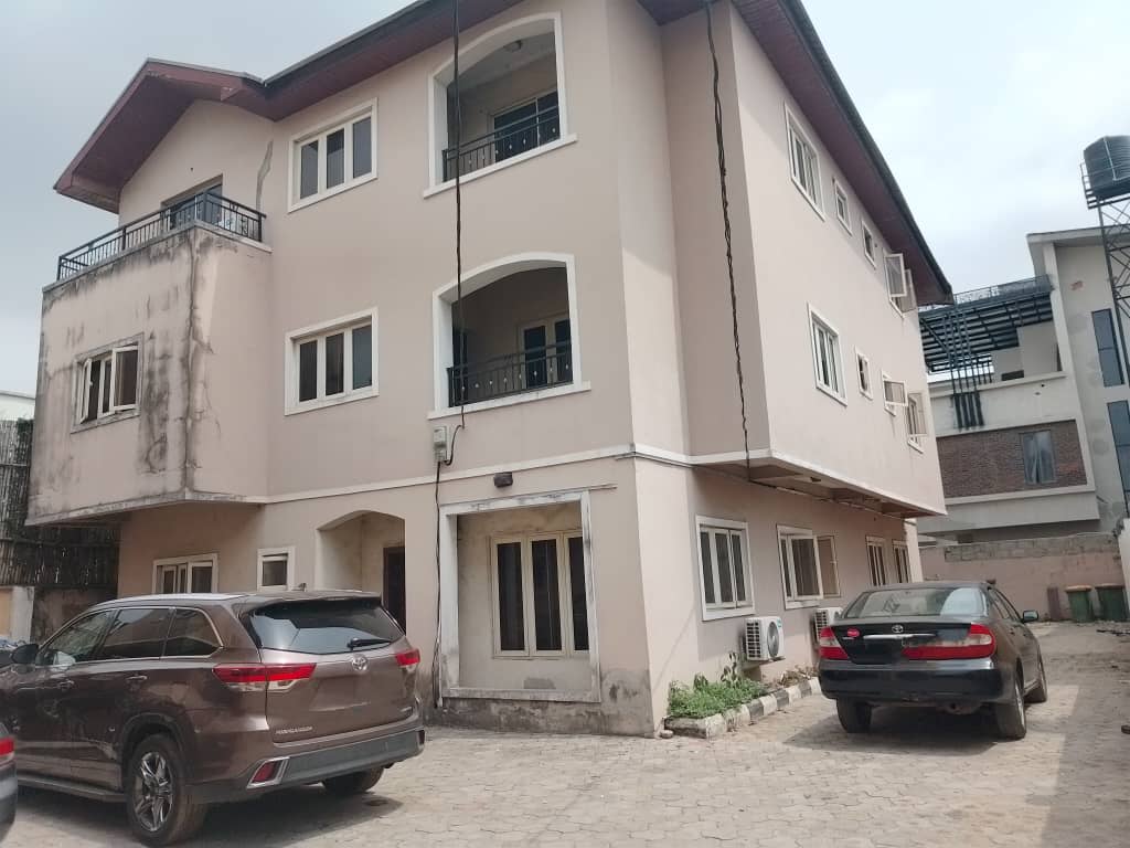 412 sqm Semi detached at Ikeja GRA, Ikeja, Lagos · Ikeja GRA, Ikeja, Lagos · Listing photo 1 of 1