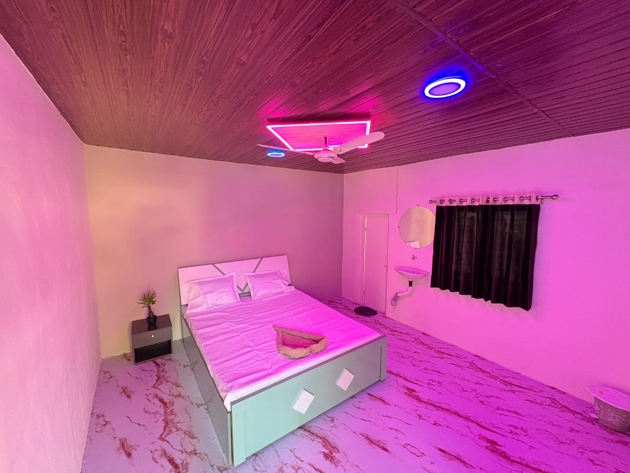 Gawkari room 5 - Authentic accommodation at Hillside