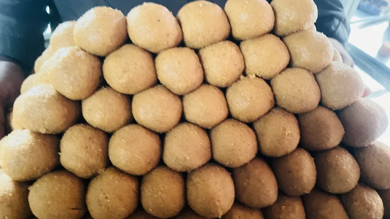 बेसन का लड्डू