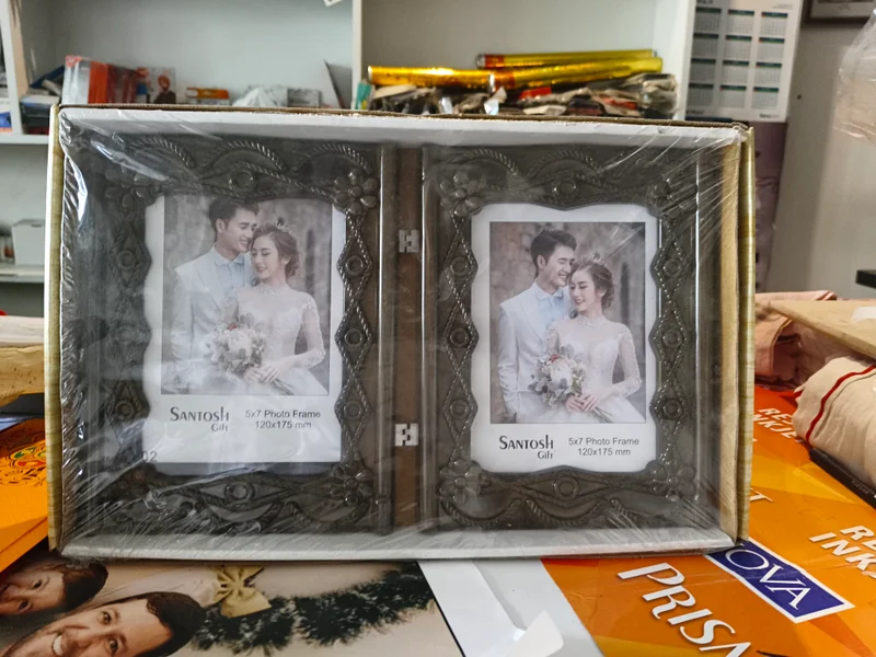 Photo frame Holds 2 photos