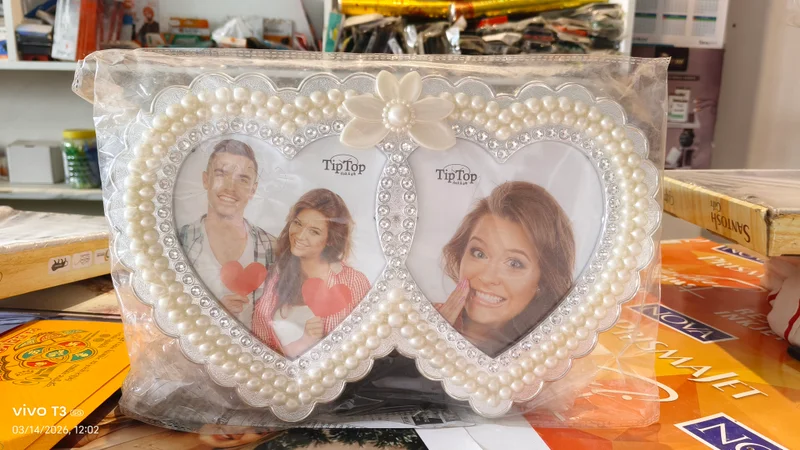 Plastic photo frame 