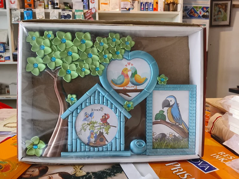 Photo frame with wall clock