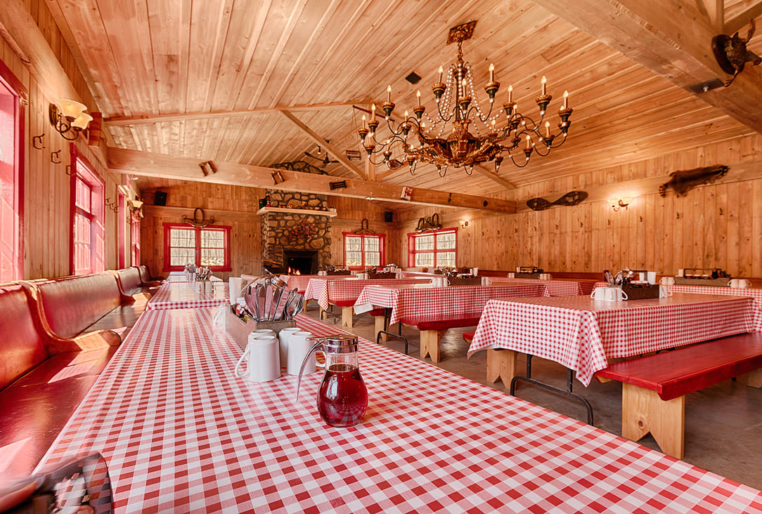 https://res.cloudinary.com/dqmiqekxl/image/upload/c_auto%2Cf_auto/photos_600_400/cabane_a_sucre_handfield_1