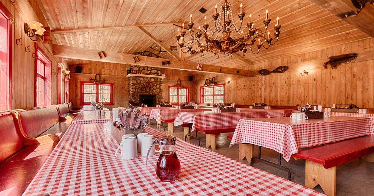 Cabane à sucre Handfield | Québec Vacances