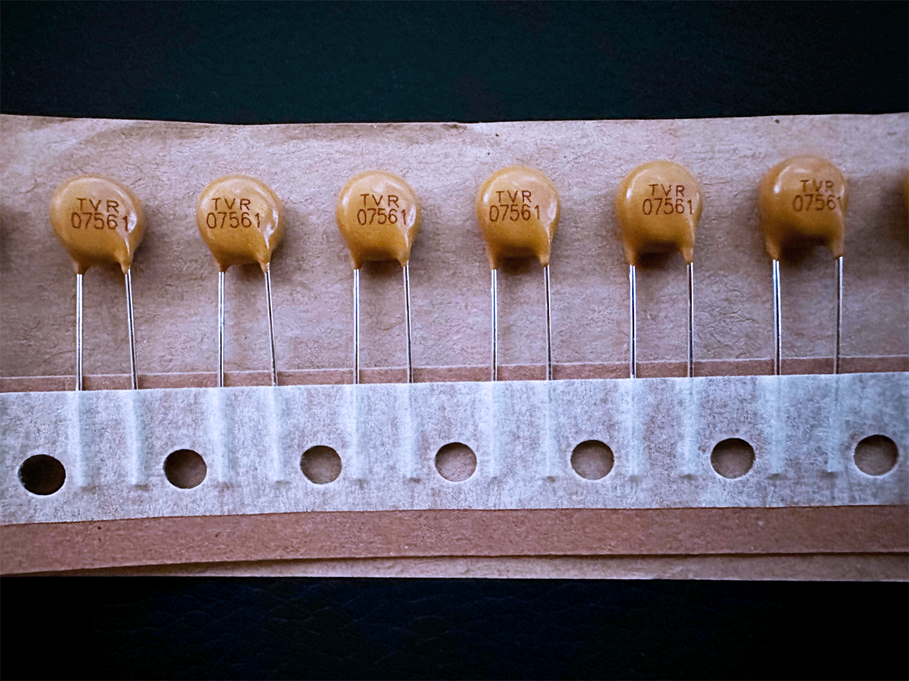 TONです「リバーシ さざ波」真鍮 さざ波 25Pcs TVR07561KSARY 07561K THINKING Metal Oxide Varistor MOV