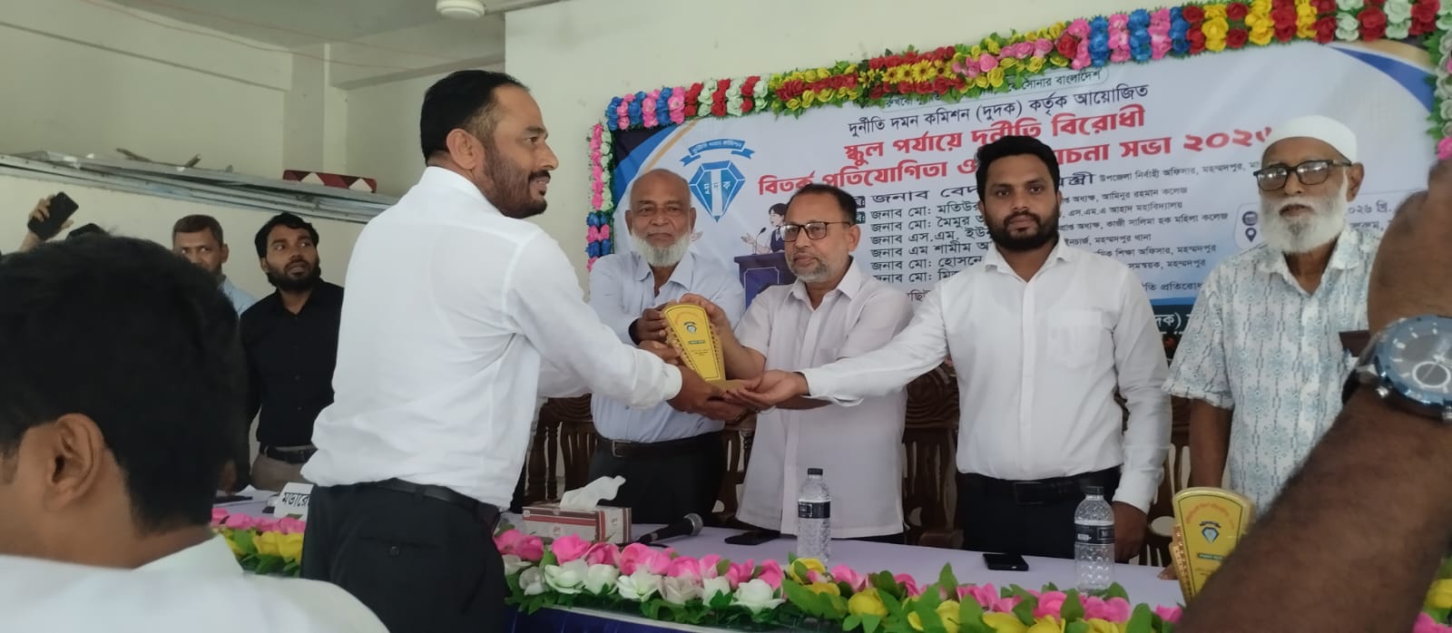 দূদক কর্তৃক আয়োজিত উপজেলার মধ্যে স্কুল পর্যায়ে দুর্নীতি বিরোধী বির্তক প্রতিযোগিতা ২০২৬ এ পলাশবাড়ীয়া মাধ্যমিক বিদ্যালয় চ্যাম্পিয়ন দল হিসেবে গৌরব অর্জন করে। - Album Cover