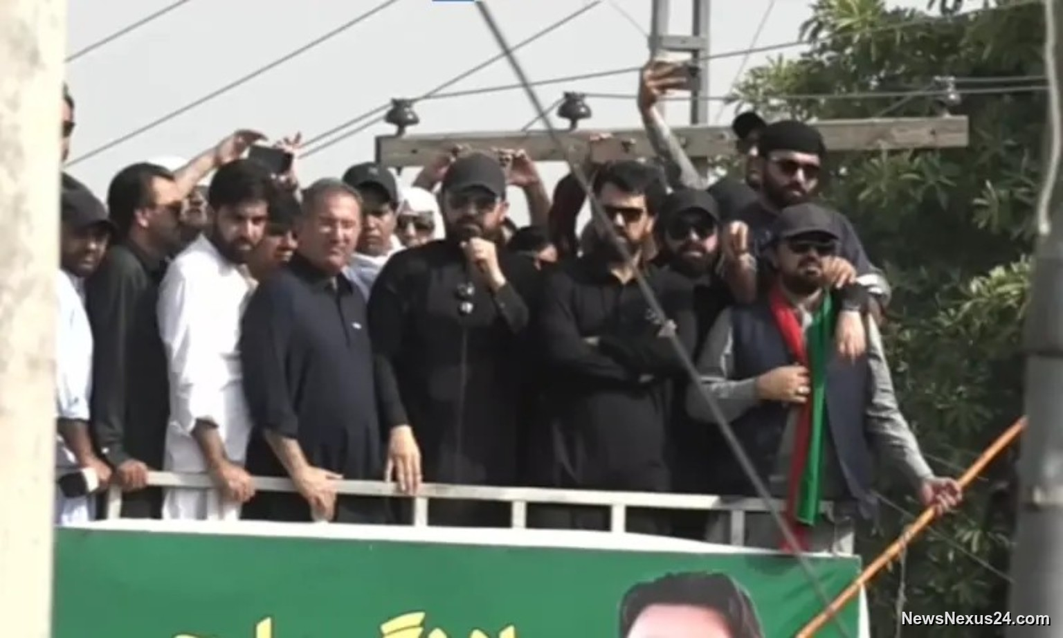 KP CM Convoy Moves To Kohat As PTI March Continues