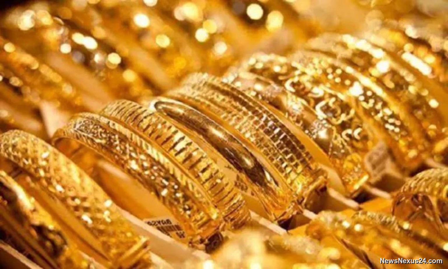 Pakistan Gold Price Drops Rs3,600 to Rs435,436 Per Tola