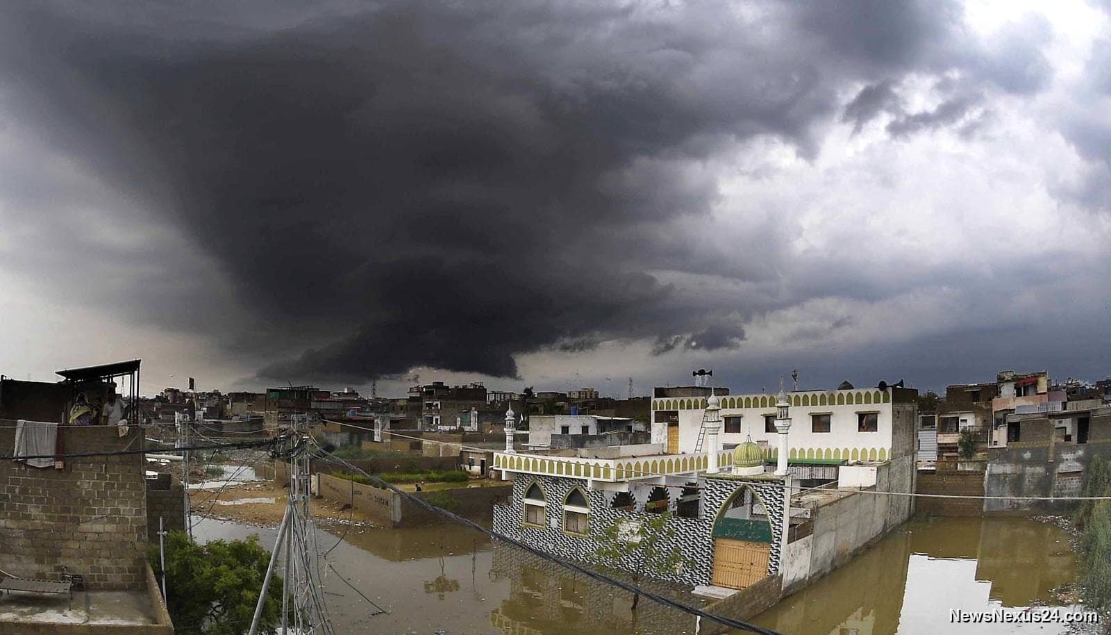Karachi, Sindh brace for heavy rain as PDMA issues warning