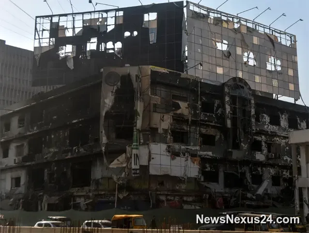 Sindh orders Gul Plaza demolition after deadly Karachi blaze