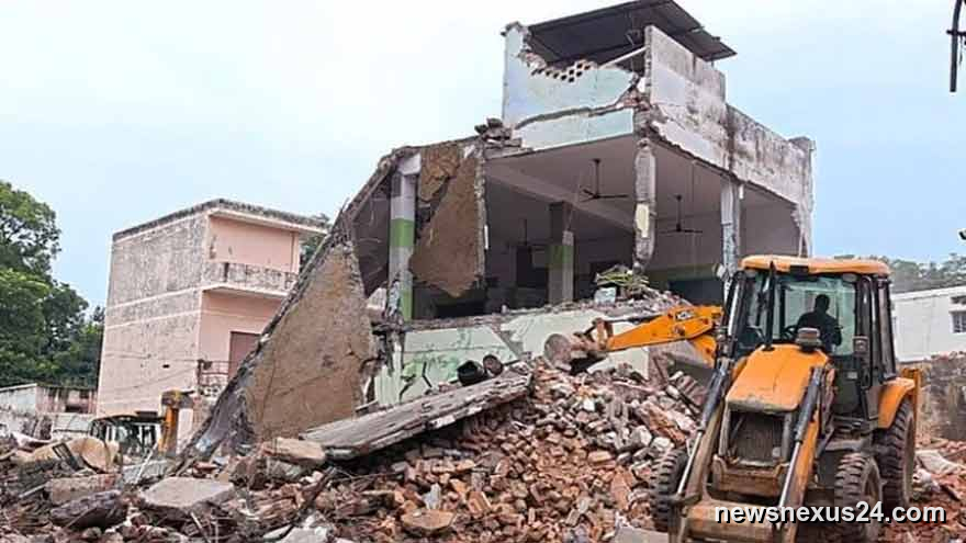 Pakistan Condemns Demolition of Century-Old Mosque in India