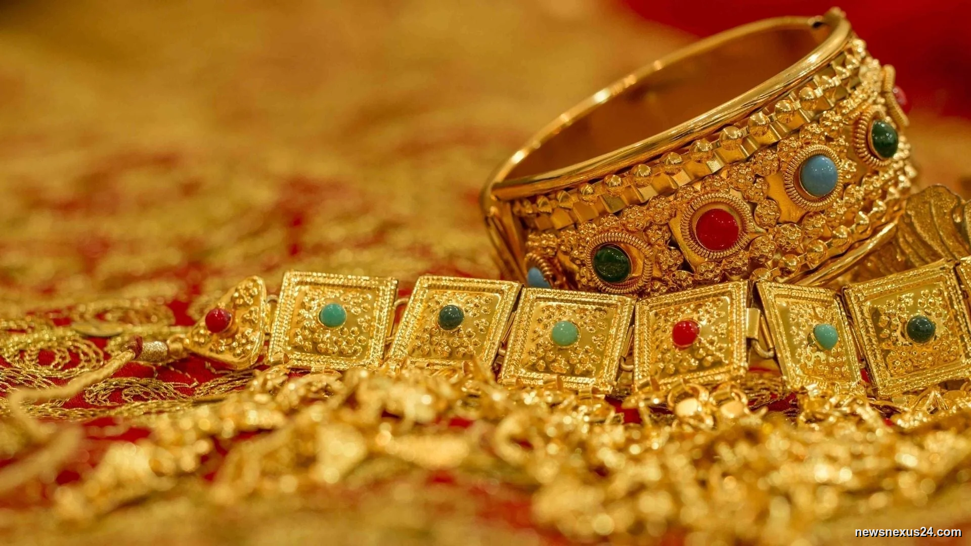 Pakistan Gold Price Falls Rs1,000 to Rs462,136 Per Tola